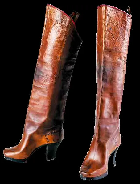 Kirli poyabzallarni yalash